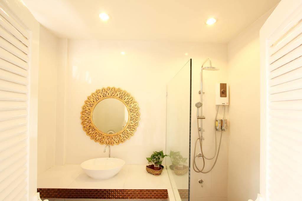 Ratchiangsaen Flora House Hotel Chiang Mai Buitenkant foto
